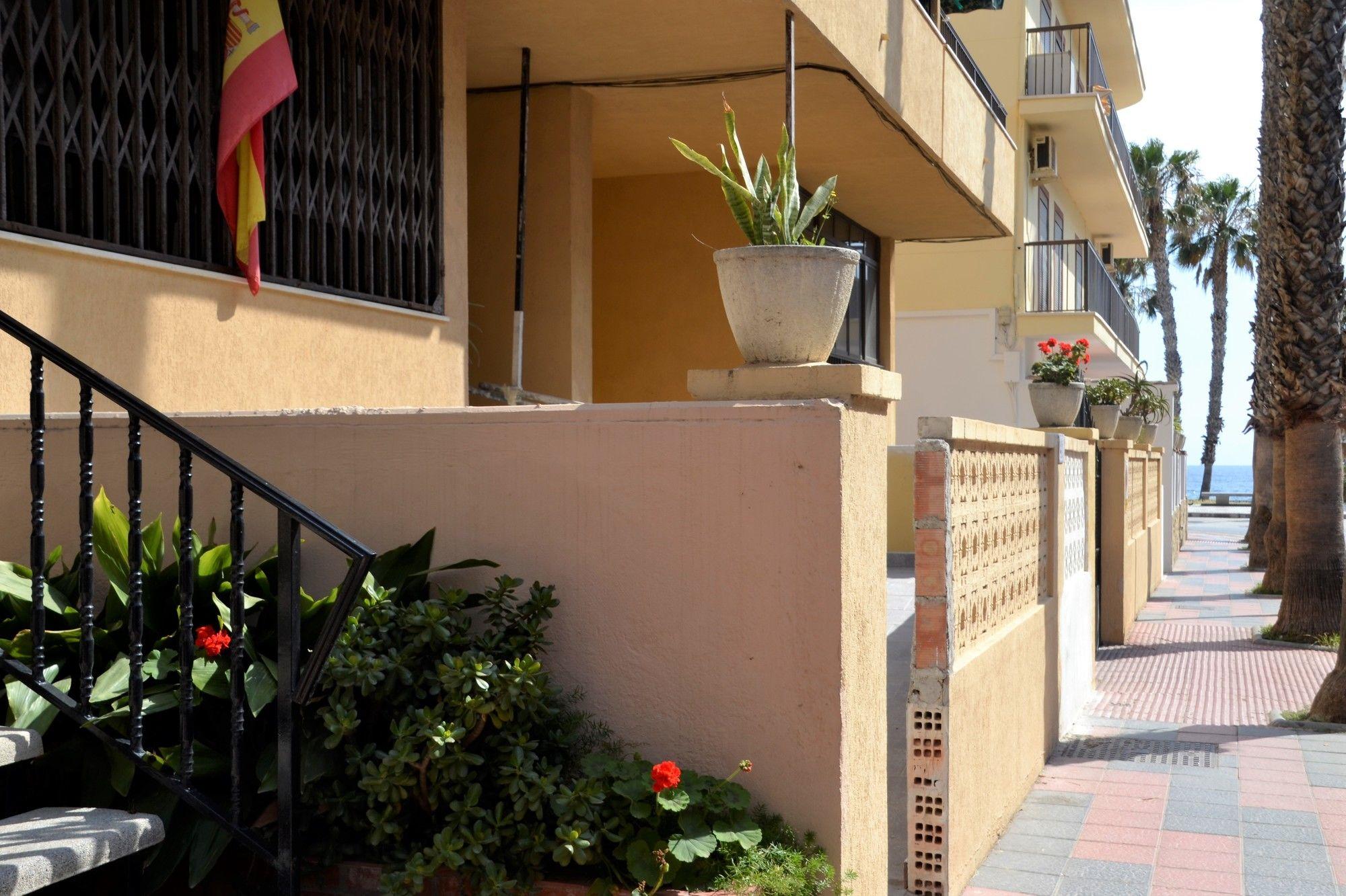 Almuñécar Hostal Tropical מראה חיצוני תמונה