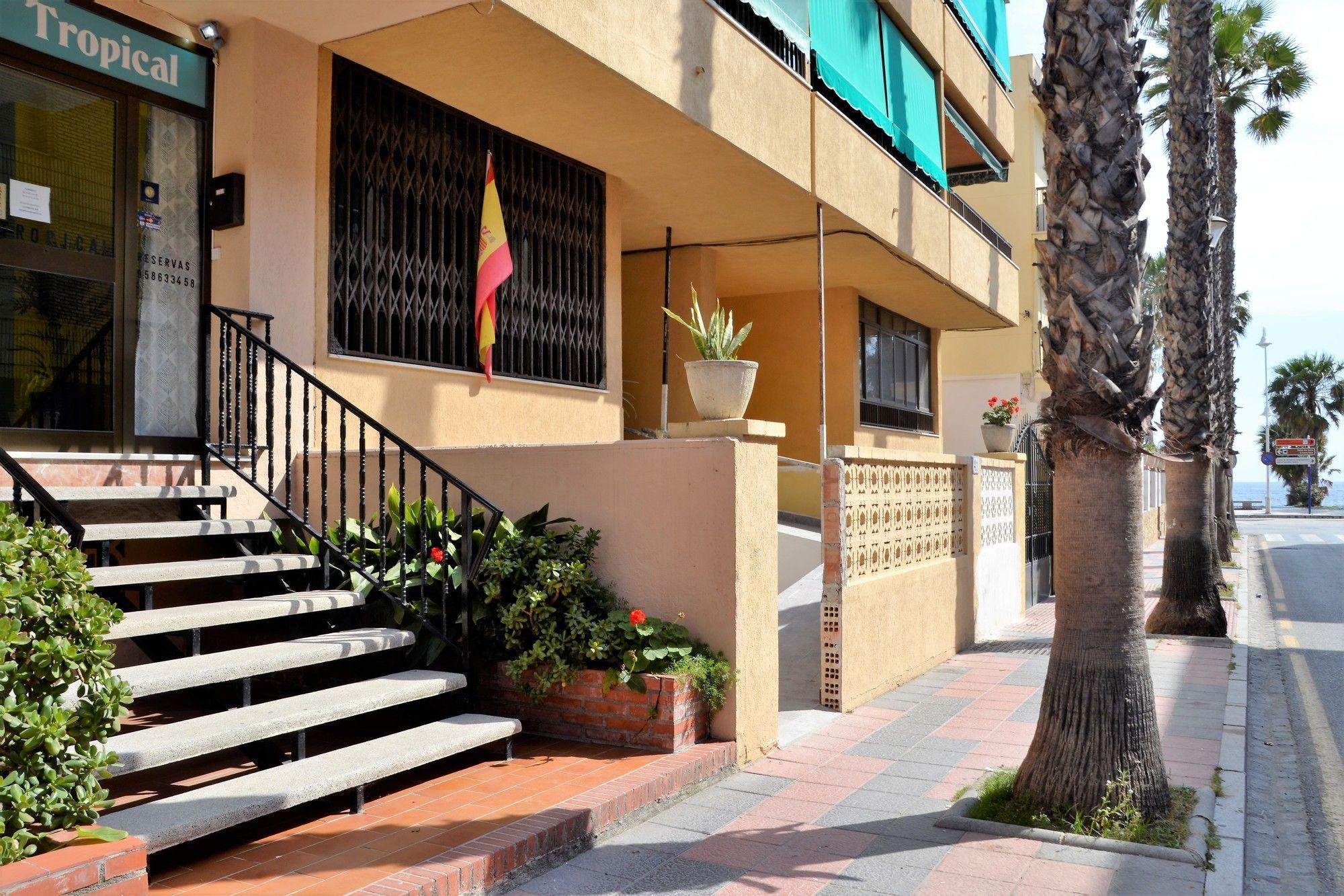 Almuñécar Hostal Tropical מראה חיצוני תמונה
