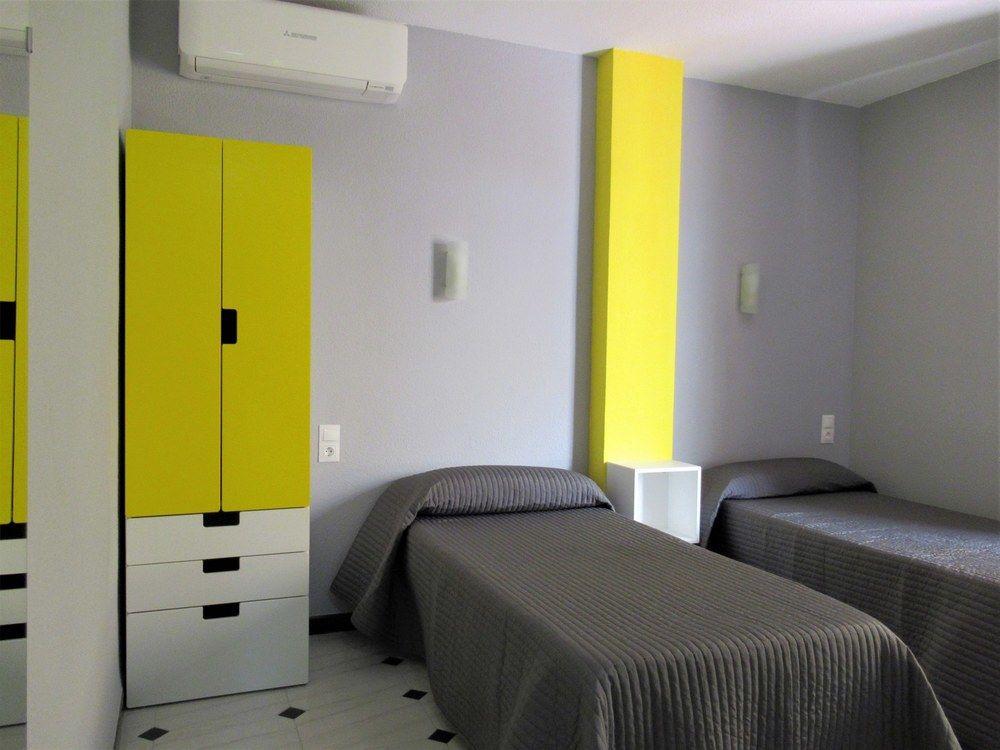 Almuñécar Hostal Tropical מראה חיצוני תמונה