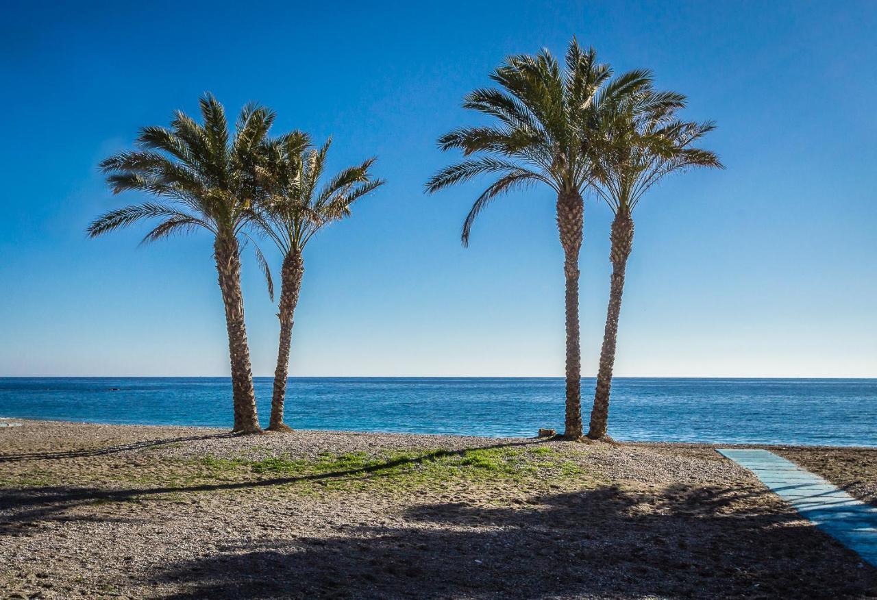 Almuñécar Hostal Tropical מראה חיצוני תמונה