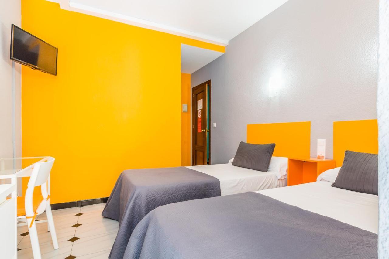 Almuñécar Hostal Tropical מראה חיצוני תמונה