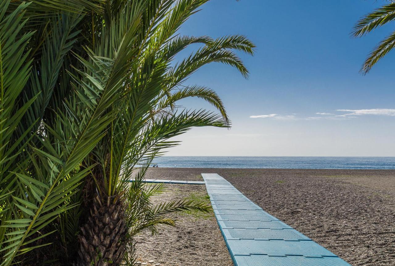 Almuñécar Hostal Tropical מראה חיצוני תמונה