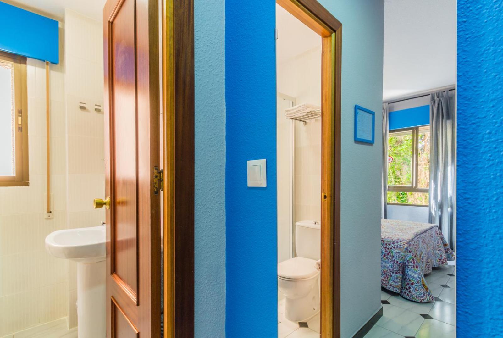 Almuñécar Hostal Tropical מראה חיצוני תמונה