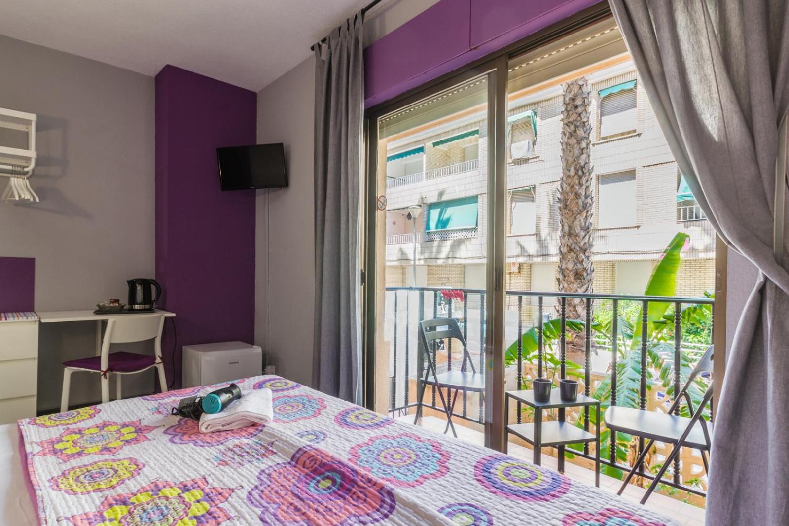 Almuñécar Hostal Tropical מראה חיצוני תמונה