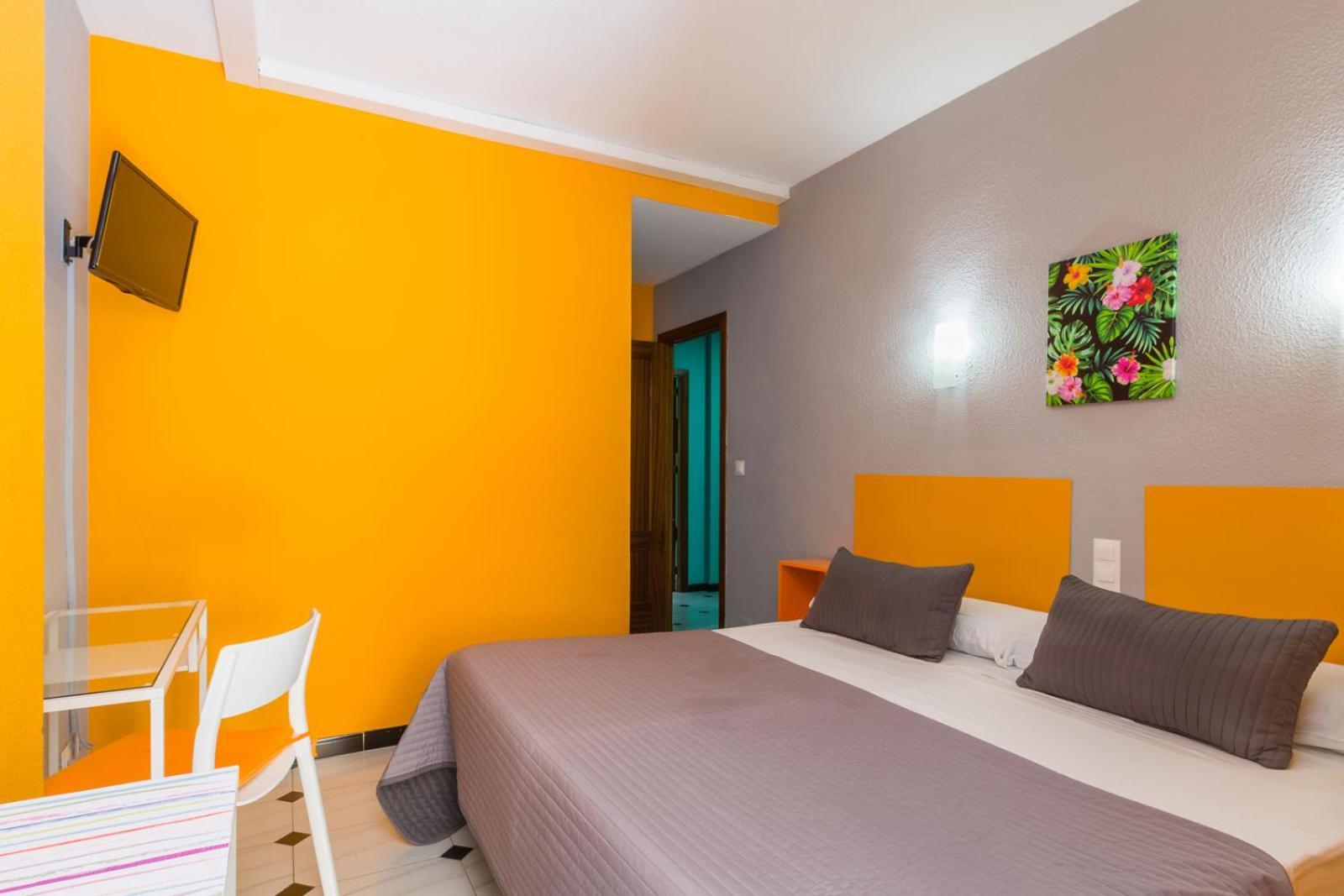 Almuñécar Hostal Tropical מראה חיצוני תמונה