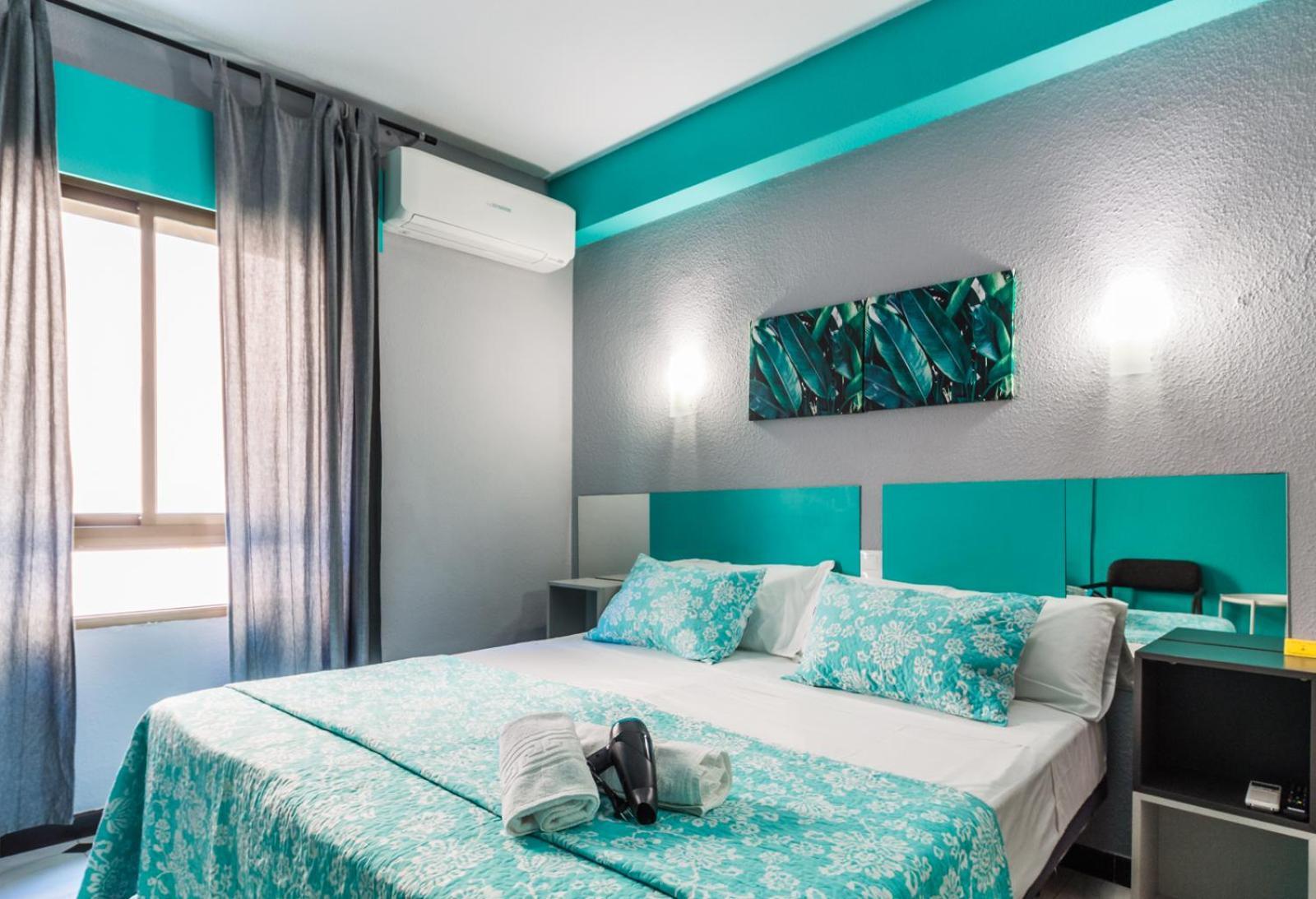 Almuñécar Hostal Tropical מראה חיצוני תמונה