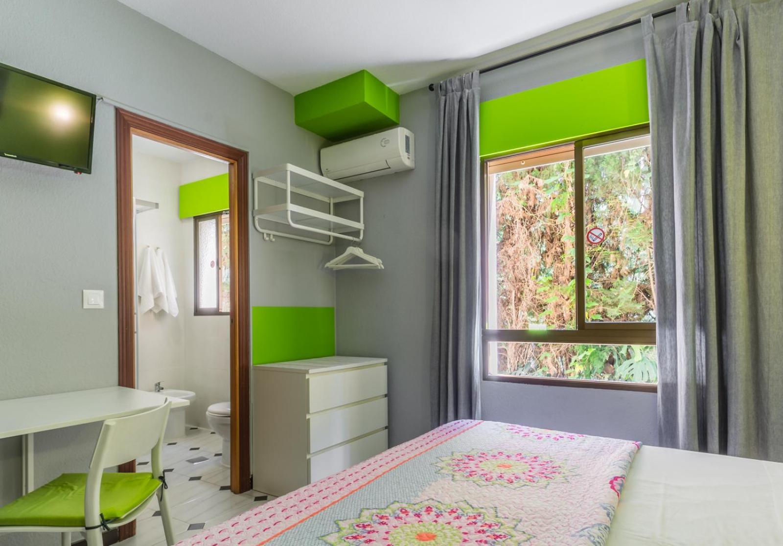 Almuñécar Hostal Tropical מראה חיצוני תמונה