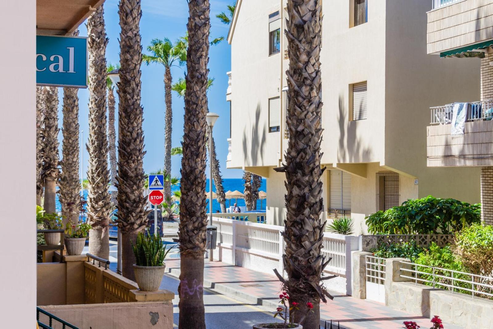 Almuñécar Hostal Tropical מראה חיצוני תמונה