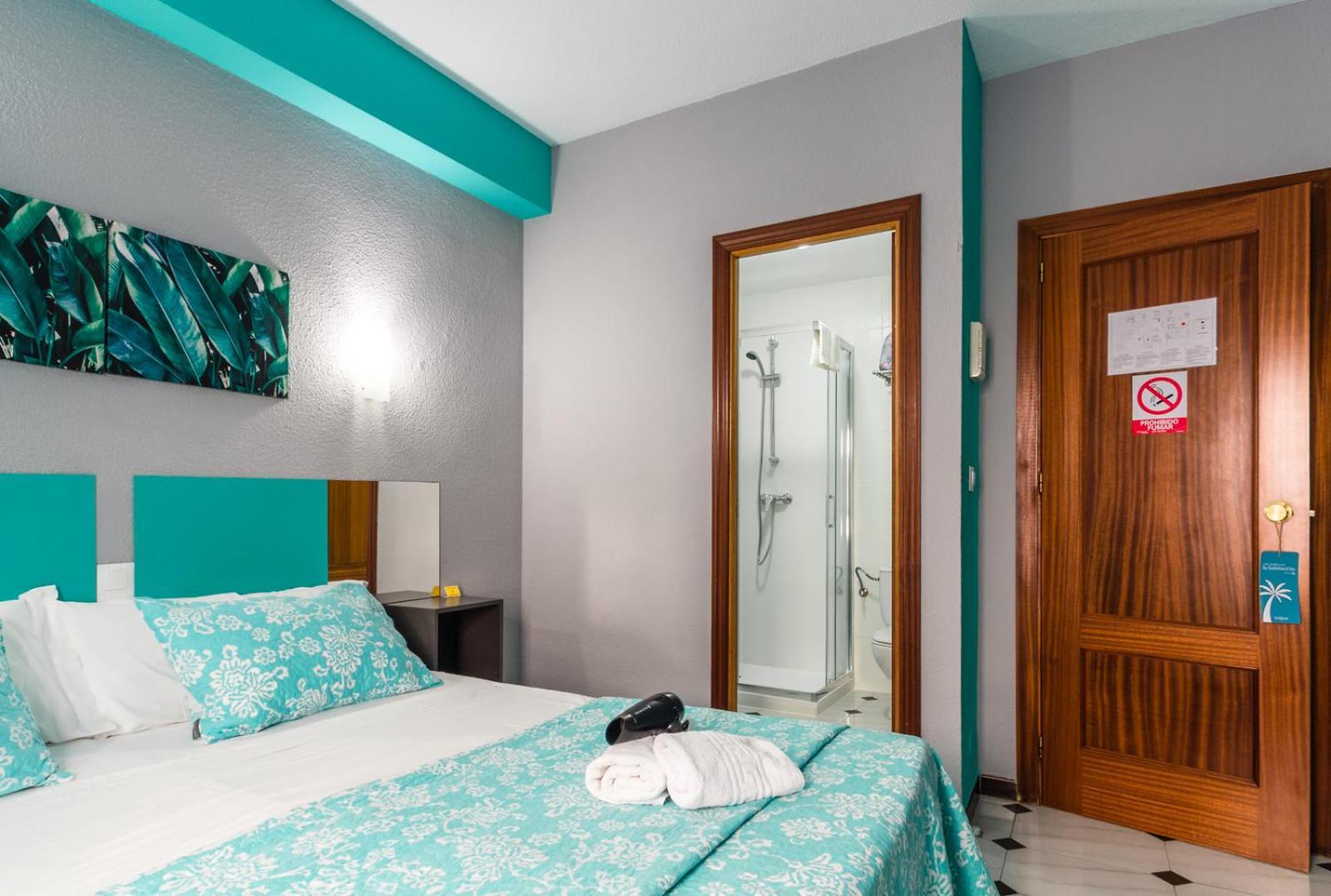 Almuñécar Hostal Tropical מראה חיצוני תמונה