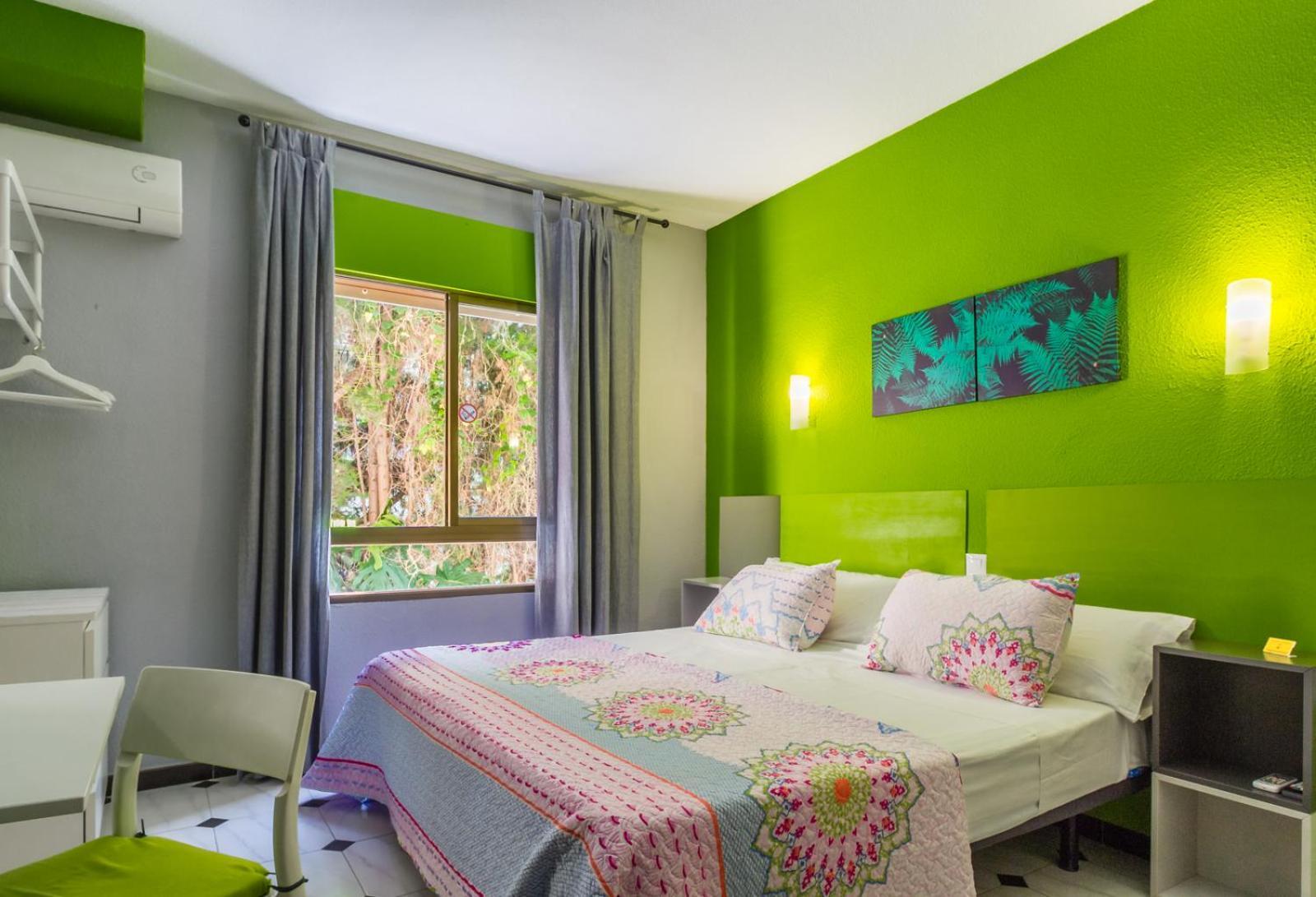 Almuñécar Hostal Tropical מראה חיצוני תמונה