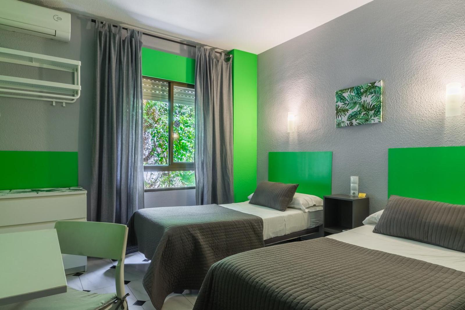 Almuñécar Hostal Tropical מראה חיצוני תמונה