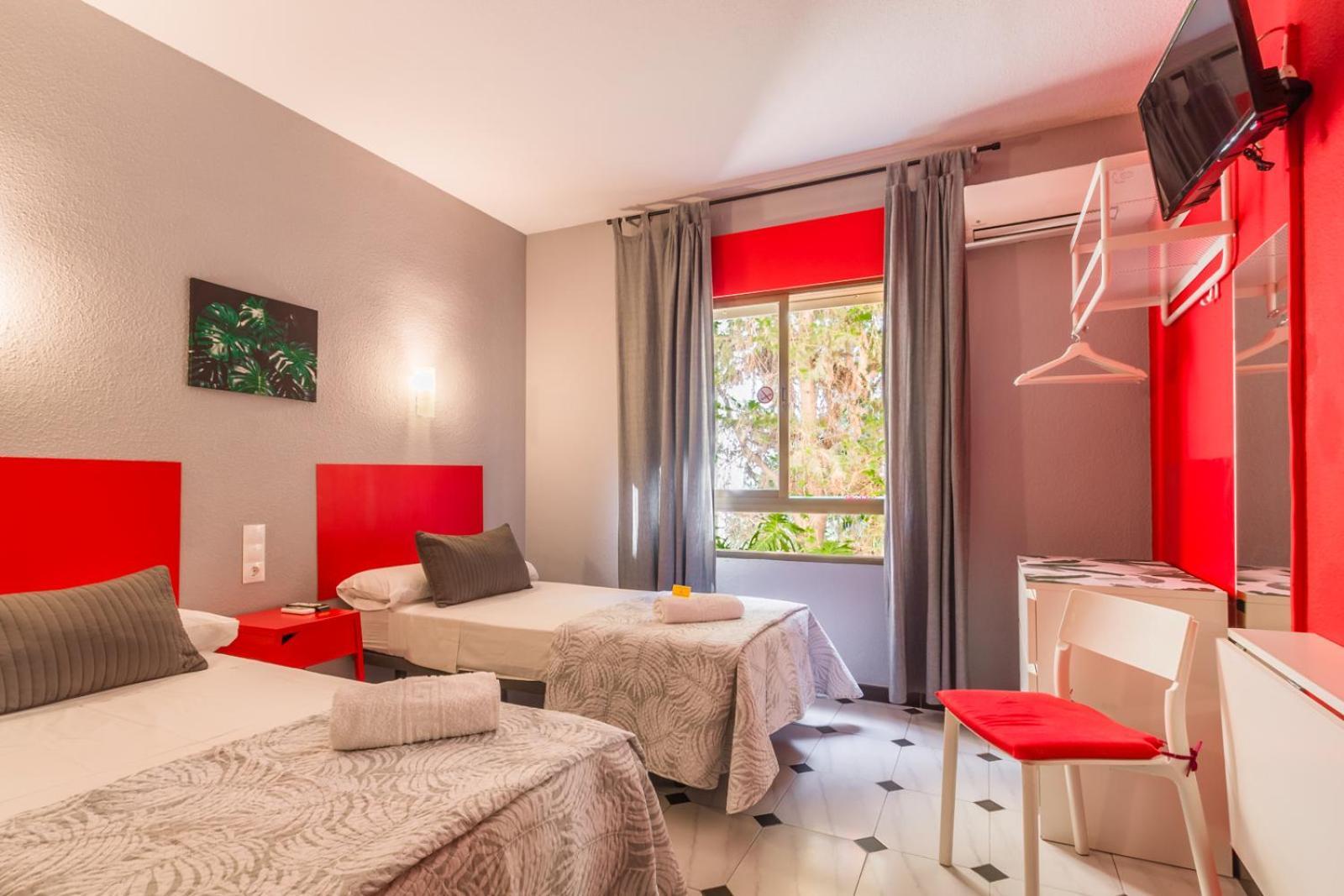 Almuñécar Hostal Tropical מראה חיצוני תמונה