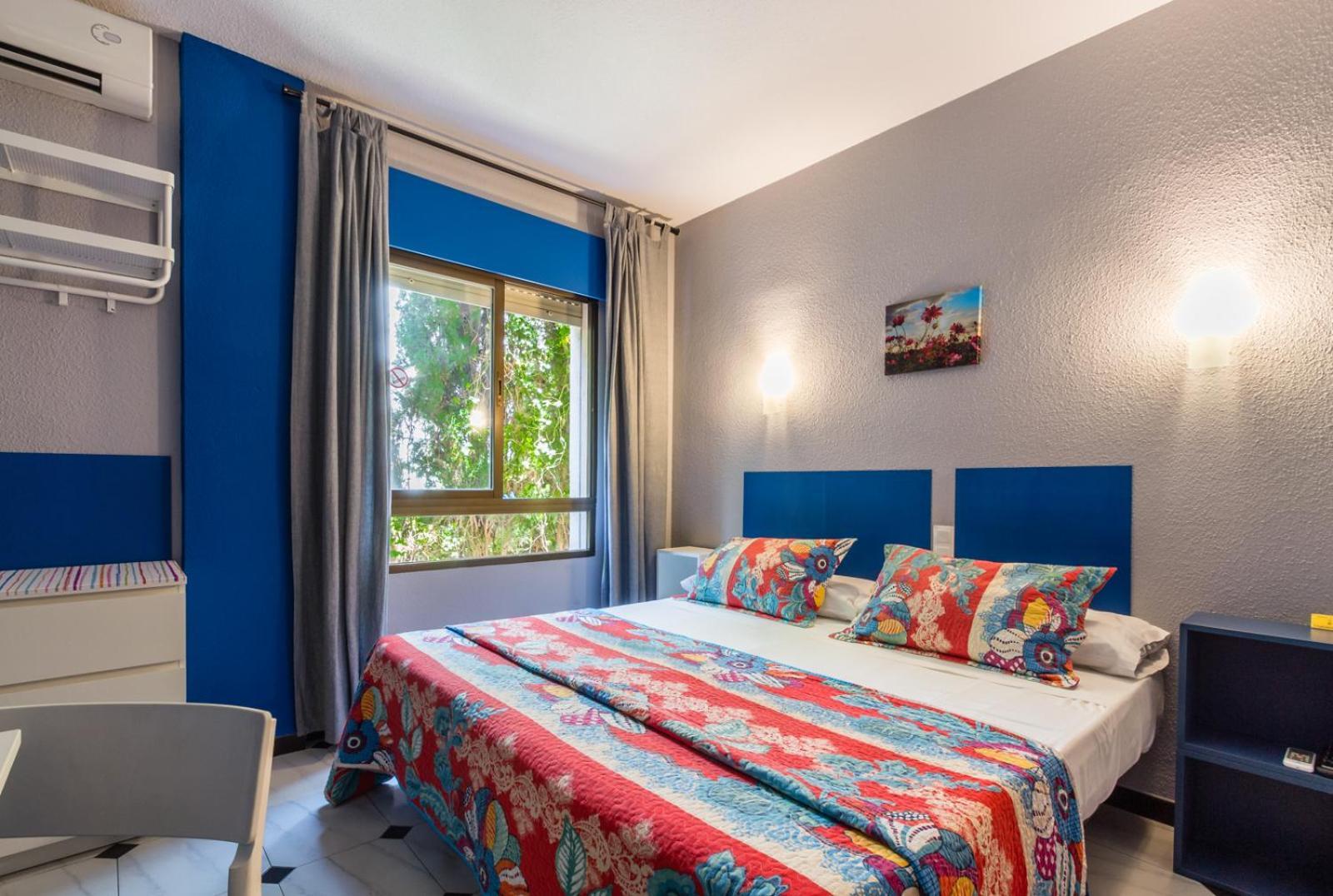 Almuñécar Hostal Tropical מראה חיצוני תמונה