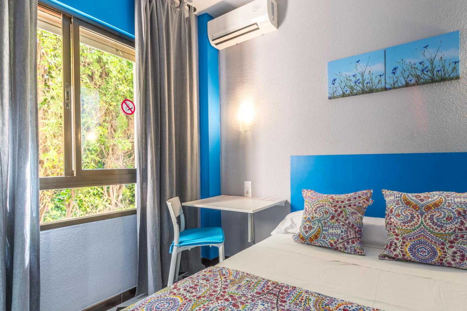 Almuñécar Hostal Tropical מראה חיצוני תמונה